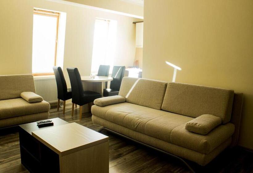 استودیوی استاندارد, Apartments And Rooms Max Well