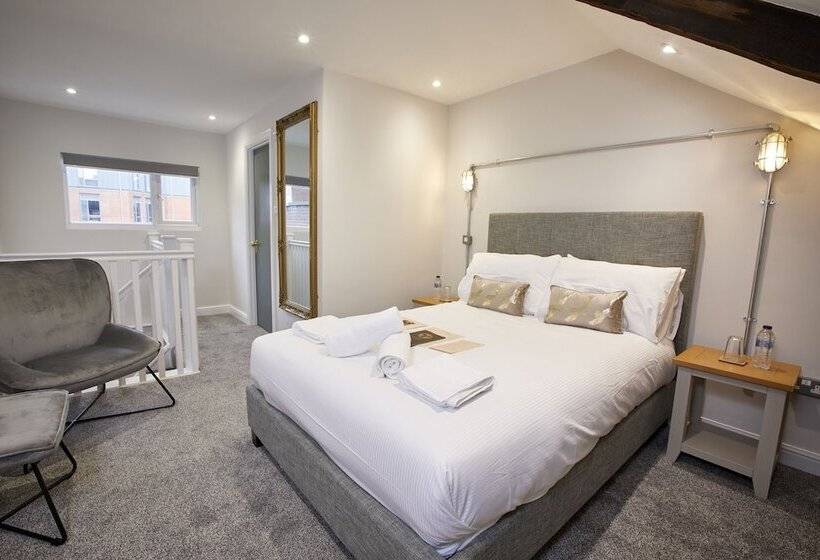 استودیوی سوپریور, Three Cranes Serviced Apartments
