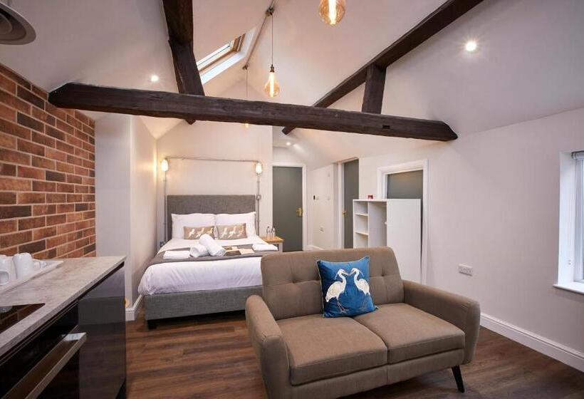 استودیوی سوپریور, Three Cranes Serviced Apartments
