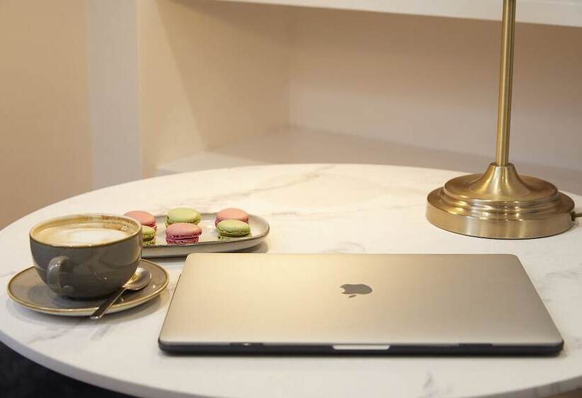 استودیوی سوپریور, Three Cranes Serviced Apartments
