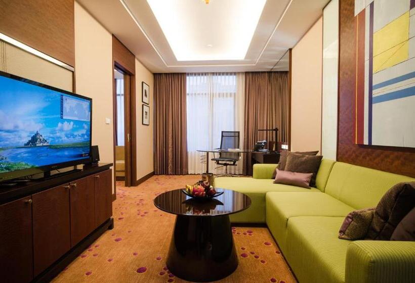 Executive Suite, Aetas Lumpini