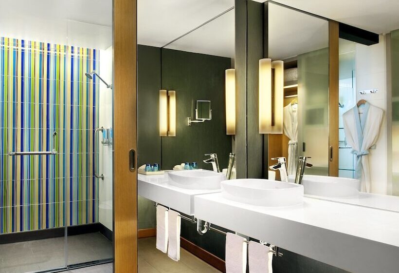 Standard Room Double Bed City View, Aloft Bangkok Sukhumvit 11