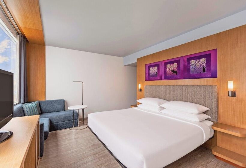 Standard Room Double Bed City View, Aloft Bangkok Sukhumvit 11