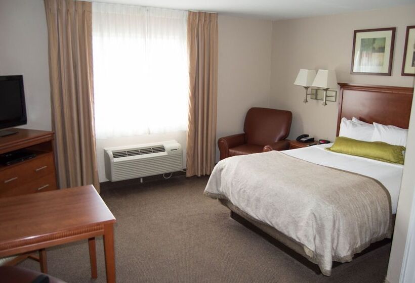 استودیوی استاندارد با تخت دوبل, Candlewood Victoria, An Ihg