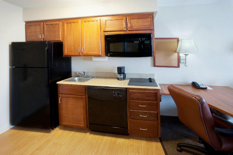 استودیوی استاندارد, Candlewood Victoria, An Ihg