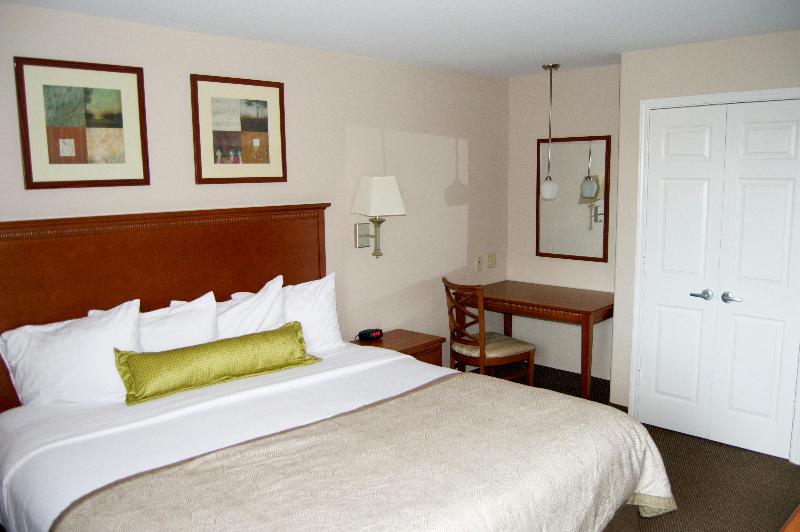 سوئیت با تخت بزرگ, Candlewood Victoria, An Ihg