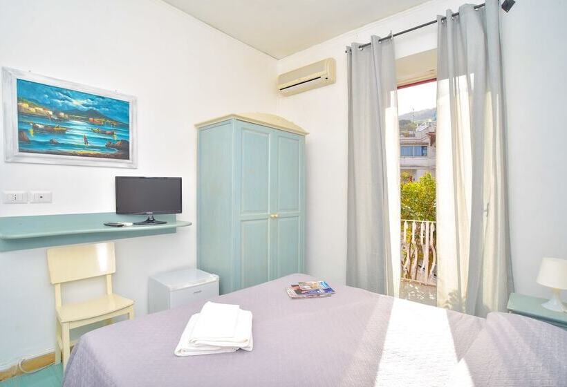 Economy Triple Room, Charme Hotel La Villa Tina
