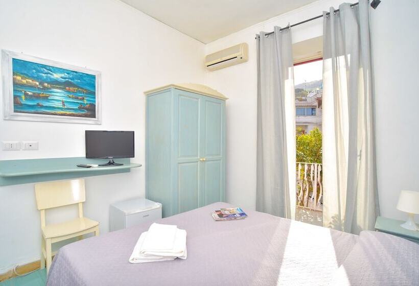 Economy Triple Room, Charme  La Villa Tina