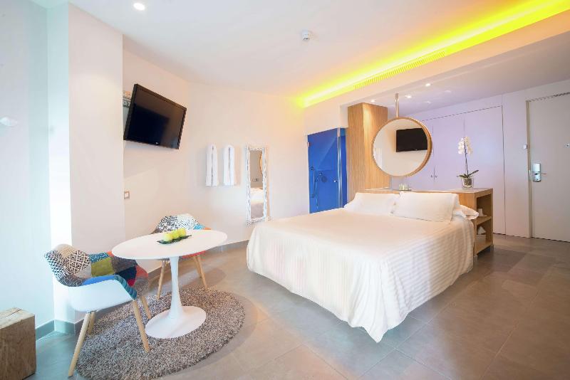 اتاق لوکس با تخت بزرگ, Higueron Hotel Malaga, Curio Collection By Hilton