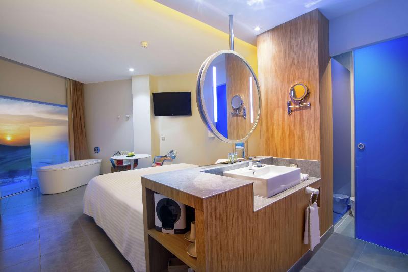 اتاق لوکس با تخت بزرگ, Higueron Hotel Malaga, Curio Collection By Hilton