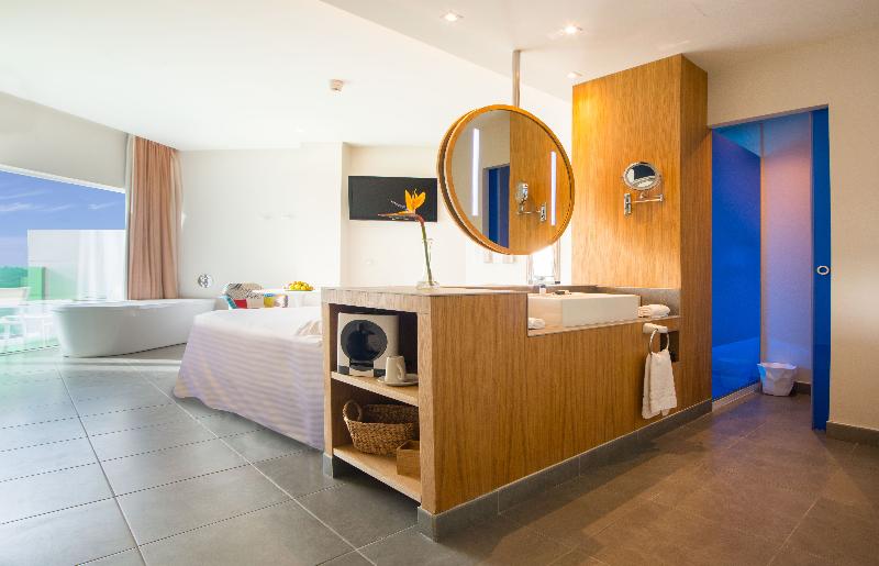اتاق لوکس با تخت بزرگ, Higueron Hotel Malaga, Curio Collection By Hilton