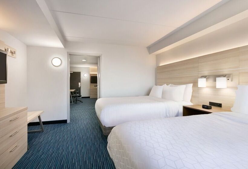 Suite, Holiday Inn Express  & Suites Norfolk Airport