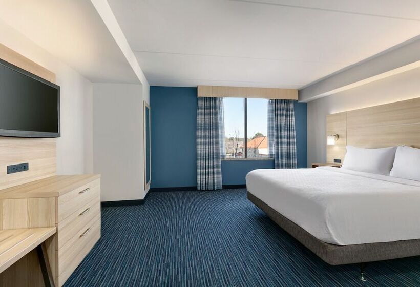 سوییت, Holiday Inn Express Hotel & Suites Norfolk Airport, An Ihg