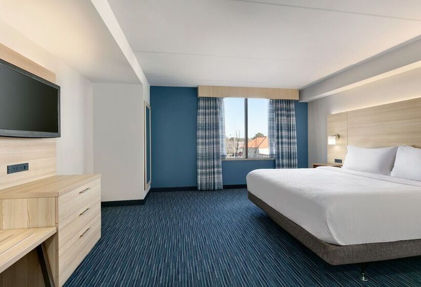 Suite, Holiday Inn Express  & Suites Norfolk Airport