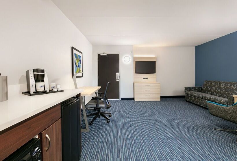 Suite Adaptada per a persones amb mobilitat reduïda, Holiday Inn Express  & Suites Norfolk Airport