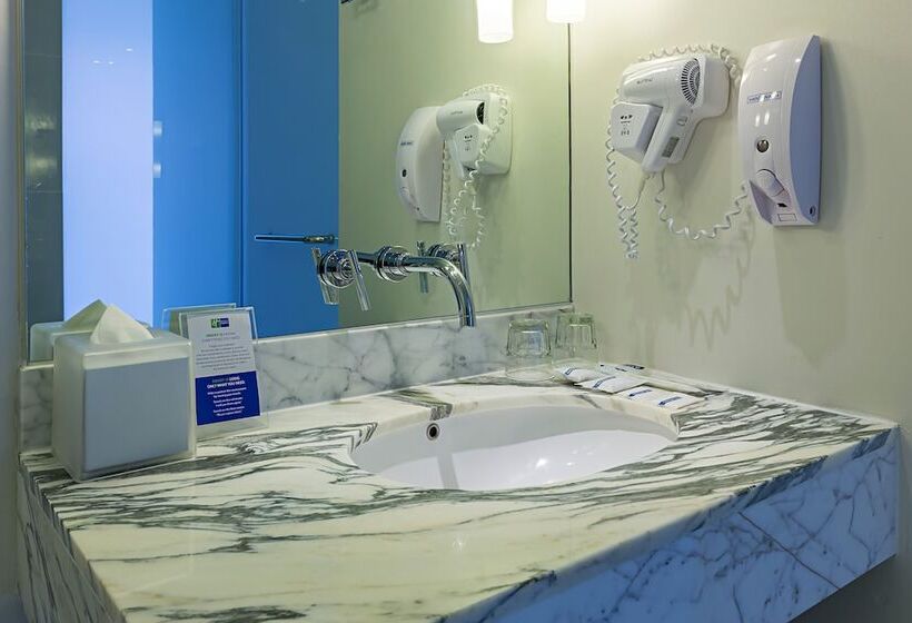 اتاق استاندارد با چشم‌انداز شهر, Holiday Inn Express Bangkok Siam, An Ihg