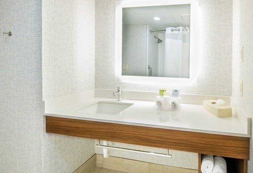 اتاق استاندارد, Holiday Inn Express Woodbridge, An Ihg