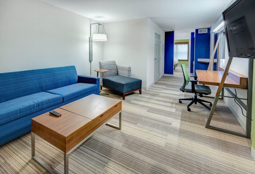 سوییت, Holiday Inn Express Woodbridge, An Ihg