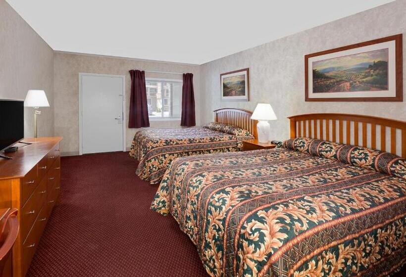 Quarto Estandar, Knights Inn  Traverse City, Mi