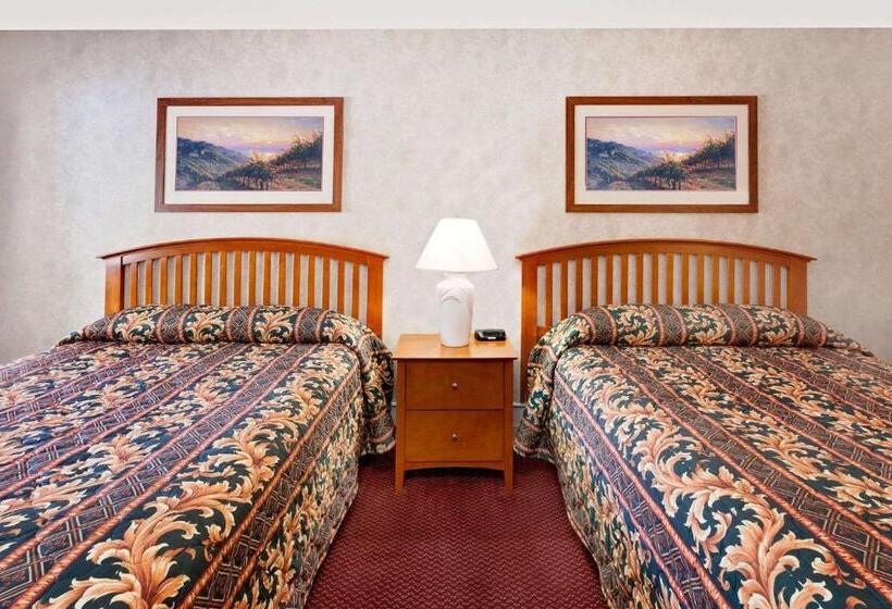 Quarto Estandar, Knights Inn  Traverse City, Mi