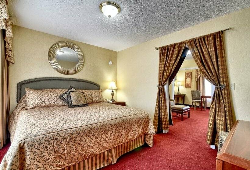 キングサイズベッドのスイートルーム, Roosevelt Inn & Suites Saratoga Springs