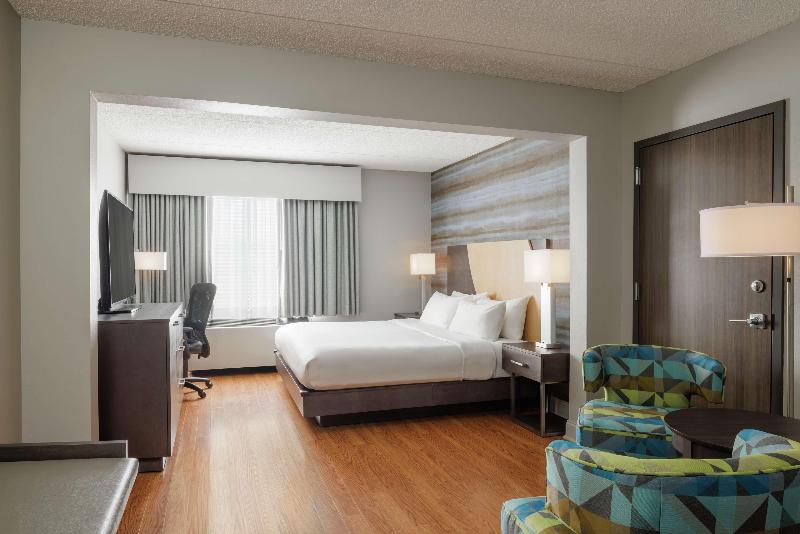 اتاق استاندارد با تخت بزرگ, Trilogy Albany Airport, Tapestry Collection By Hilton