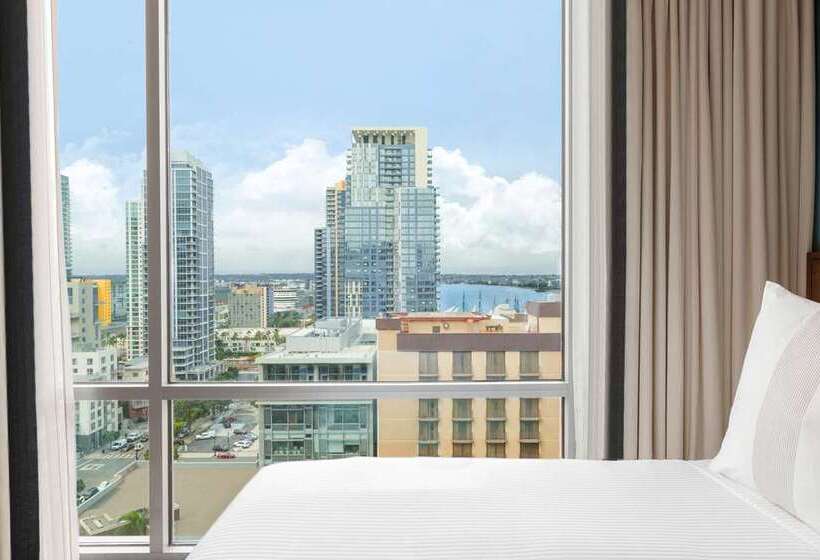 اتاق استاندارد با تخت بزرگ, Trilogy Albany Airport, Tapestry Collection By Hilton