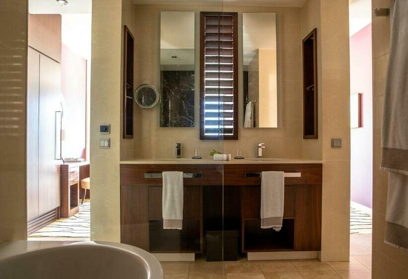 اتاق لوکس با چشم‌انداز دریا, Jumeirah Mallorca