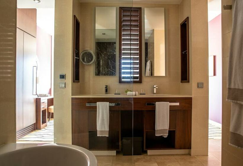 اتاق لوکس با چشم‌انداز دریا, Jumeirah Mallorca