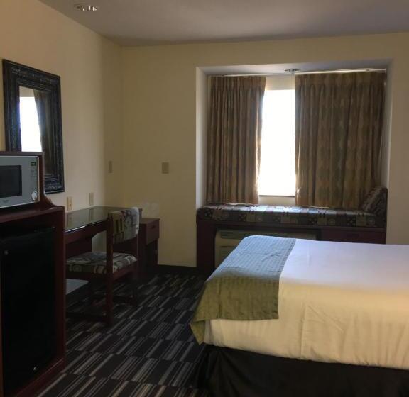 Suite Adapted for people with reduced mobility, Microtel Inn & Suites By Wyndham Indianapolis Airport