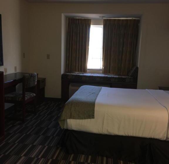 Suite Adapted for people with reduced mobility, Microtel Inn & Suites By Wyndham Indianapolis Airport