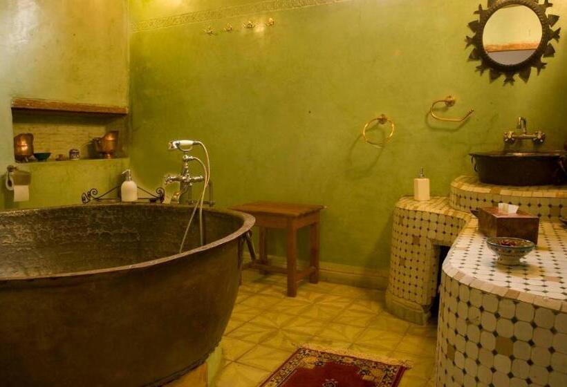 سوییت خانوادگی, Riad Al Bartal