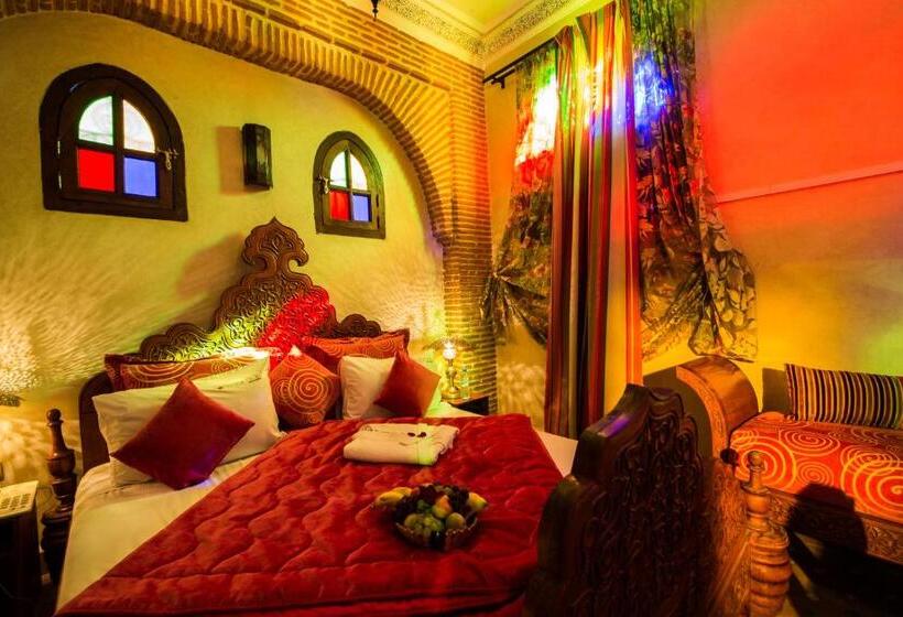 سوییت لوکس, Riad Mabrouk