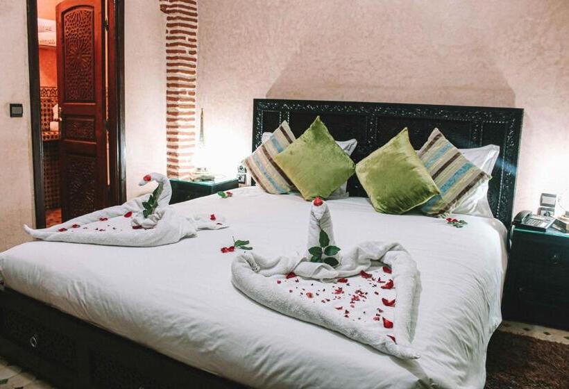 سوییت خانوادگی, Riad Mabrouk