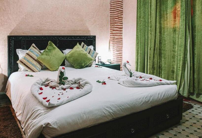 سوییت خانوادگی, Riad Mabrouk