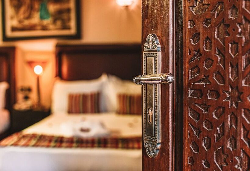 سوئیت سینیور, Riad Mabrouk