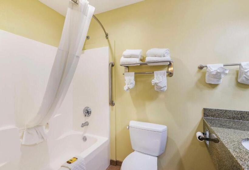 سوئیت با تخت بزرگ, Best Western Plus Brunswick Inn & Suites