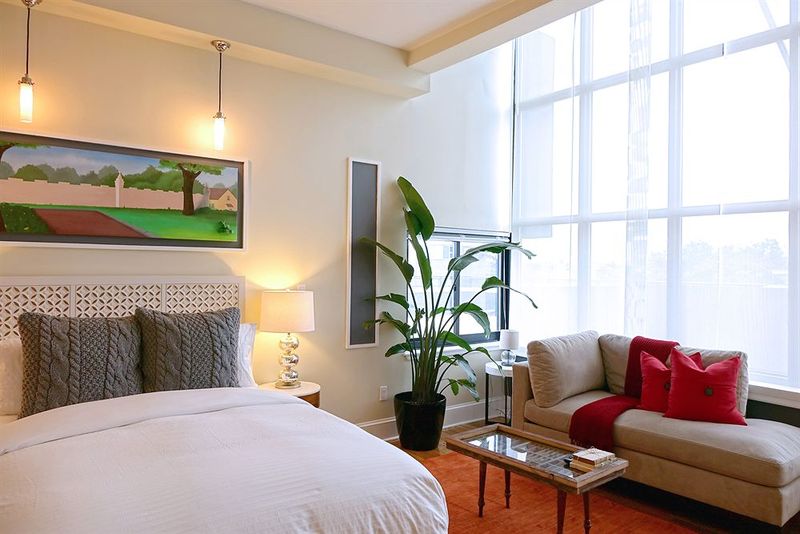 اتاق لوکس با تخت بزرگ, Best Western Plus Executive Hotel & Suites