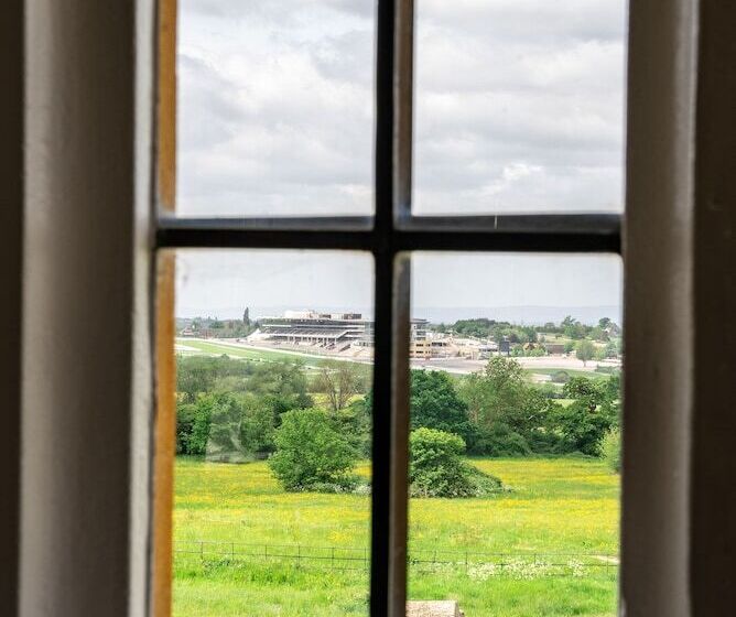 Suite, Ellenborough Park