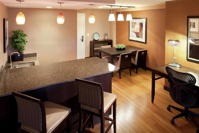 带大床的套房, Hilton Garden Inn Sioux Falls South