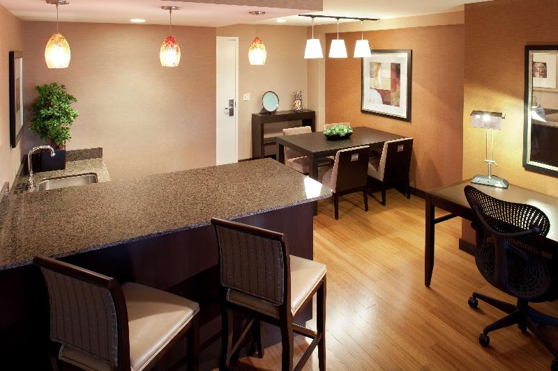 带大床的套房, Hilton Garden Inn Sioux Falls South