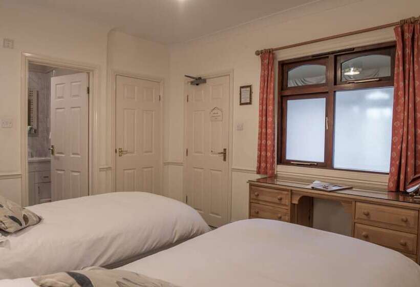 اتاق استاندارد, Toothbrush Rooms At Lattice Lodge   Guest Kitchen & Ev Recharging