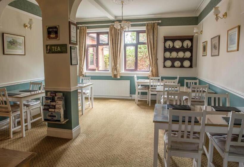 Deluxe Suite King Bed, Toothbrush Rooms At Lattice Lodge   Guest Kitchen & Ev Recharging