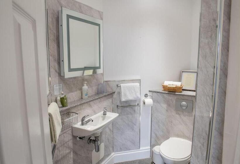 Deluxe Suite King Bed, Toothbrush Rooms At Lattice Lodge   Guest Kitchen & Ev Recharging