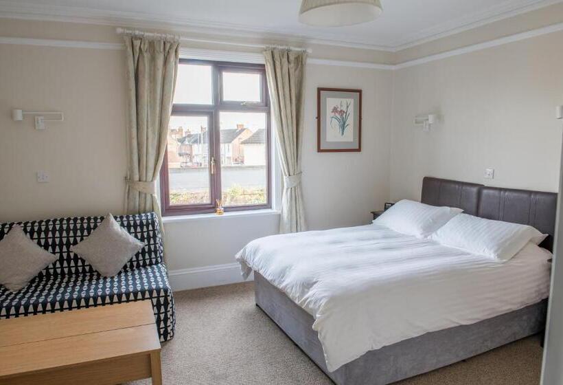 Deluxe Suite King Bed, Toothbrush Rooms At Lattice Lodge   Guest Kitchen & Ev Recharging