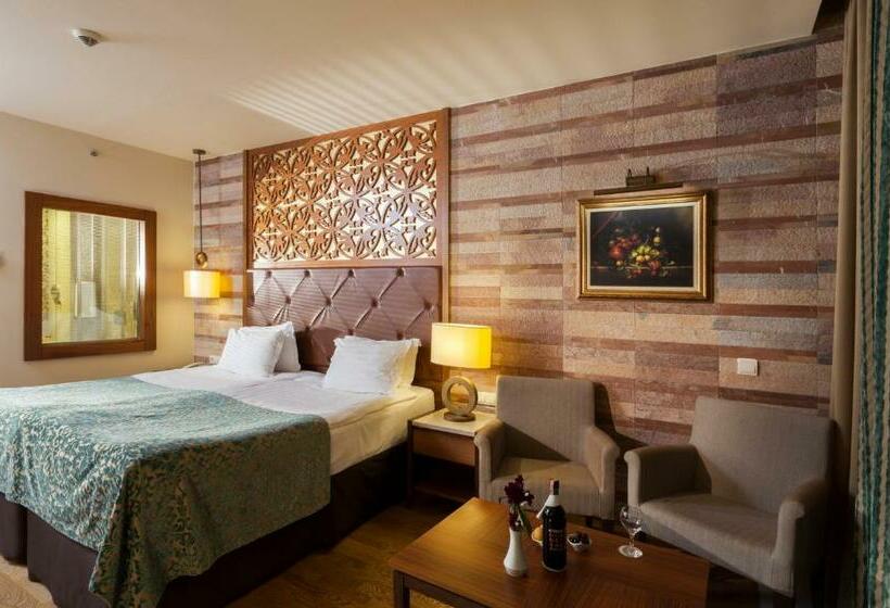 Standard Room, Melas Lara