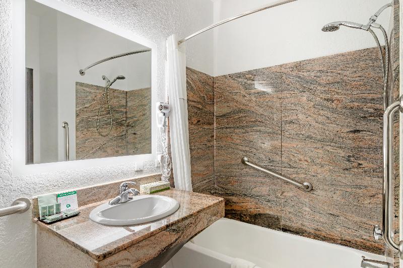 اتاق استاندارد برای معلولان, Best Western Texas City I 45
