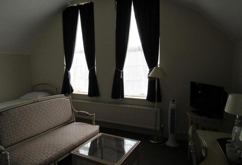 اتاق اجرایی, The Beaumont Accommodation