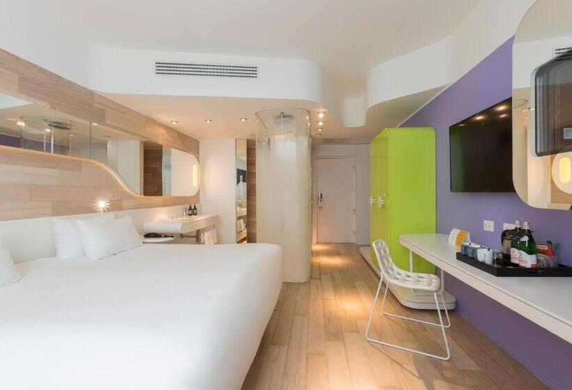 اتاق استاندارد با تخت بزرگ, Voco Milan Fiere, An Ihg