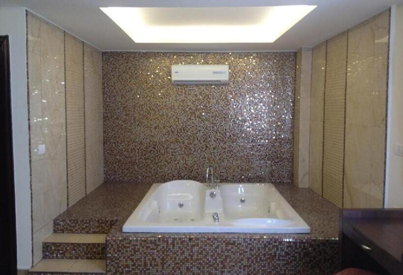 سوییت لوکس, Lamedina Hotel & Resort